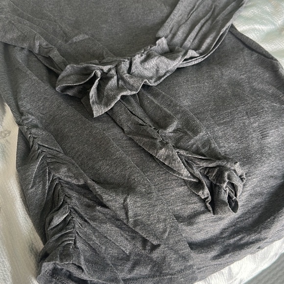 DKNY JEANS dark gray mock turtle top,  gathers at sleeves and sides size MEDIUM - Picture 3 of 5